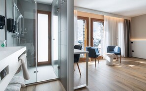 Habitació Comfort | Caixa forta a l'habitació, escriptori i cortines opaques 