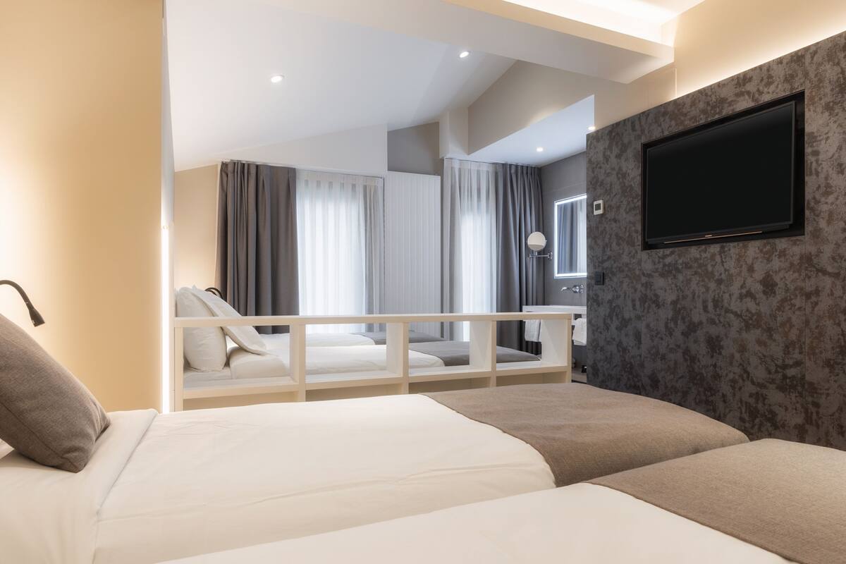 1 bedroom, in-room safe, desk, blackout curtains