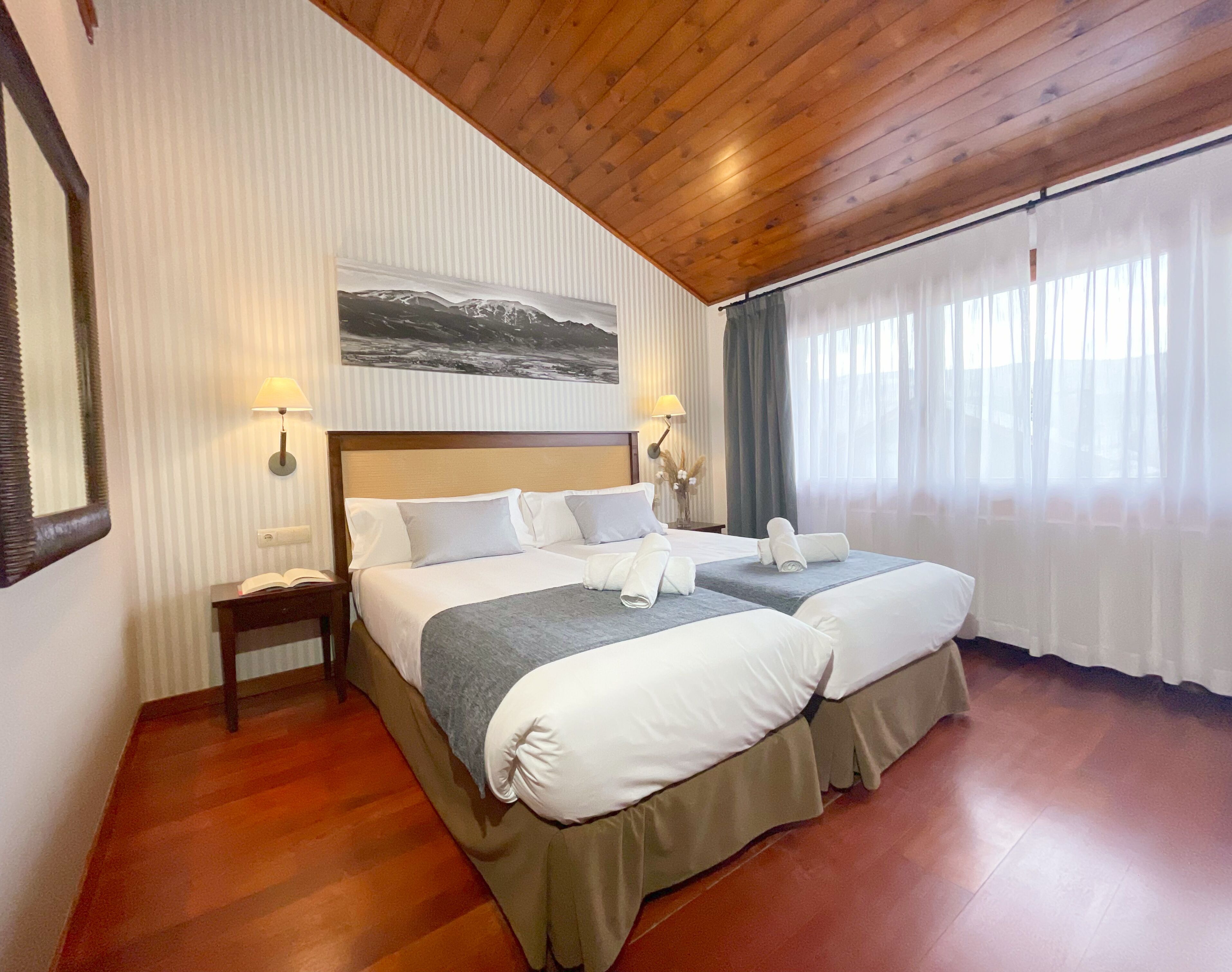 triple room | 1 bedroom, in-room safe, desk, blackout curtains