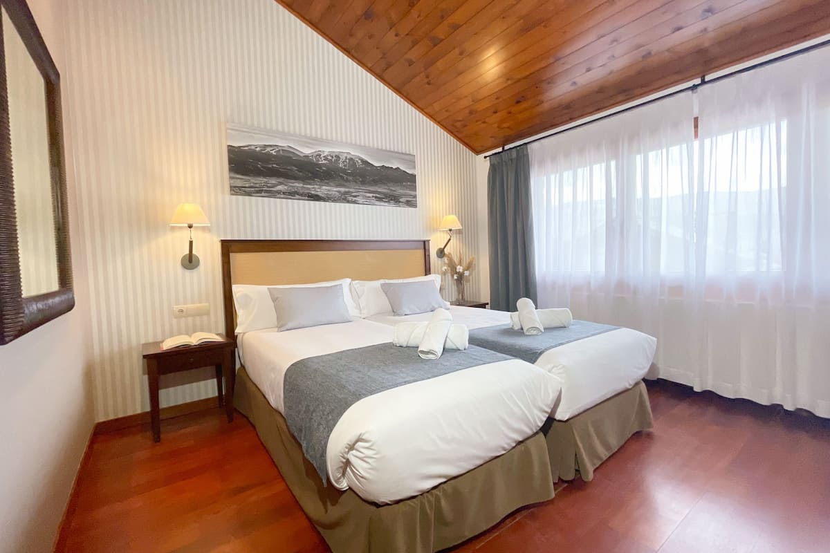 triple room | 1 bedroom, in-room safe, desk, blackout curtains