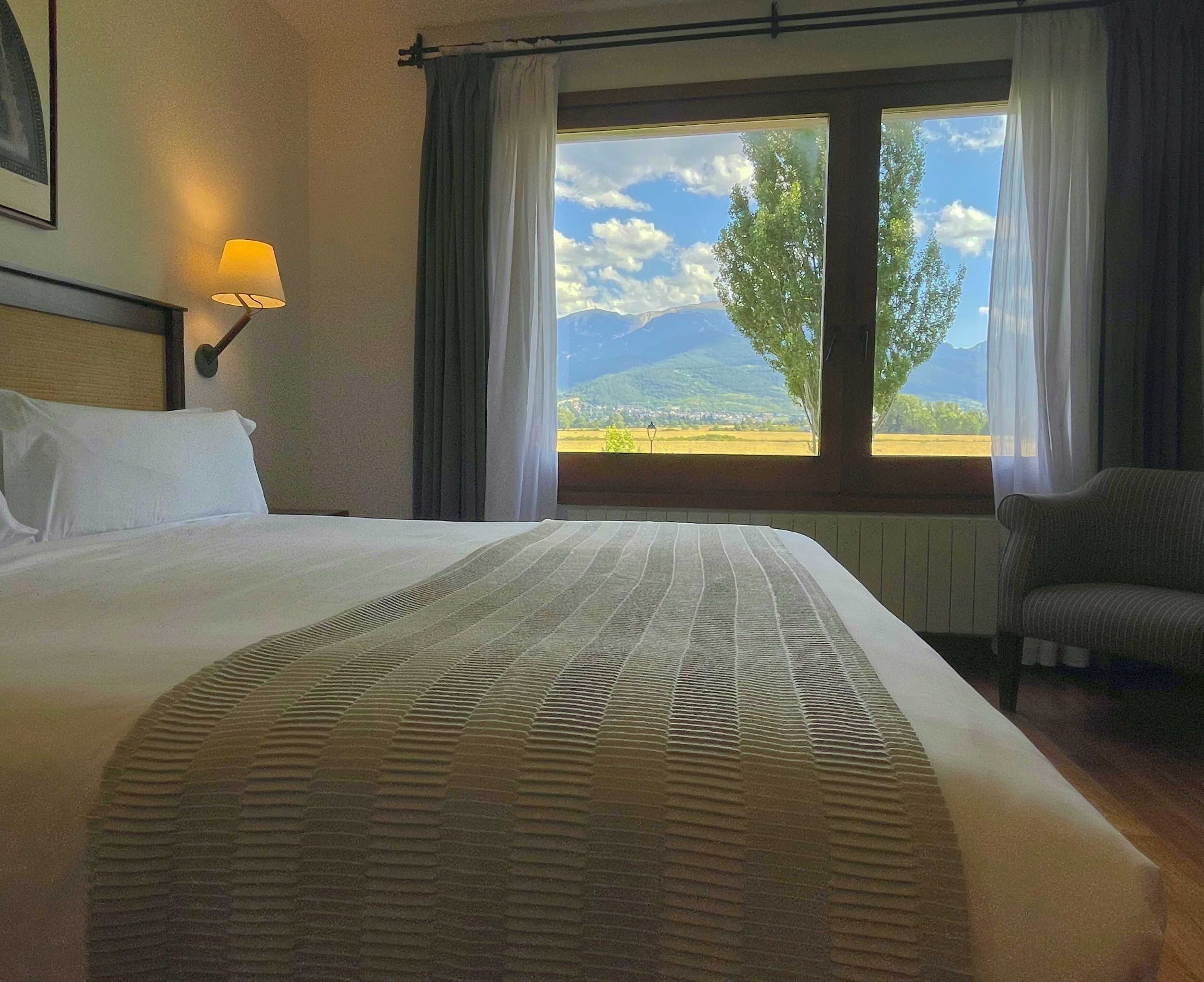 Coffres-forts dans les chambres, bureau, rideaux occultants