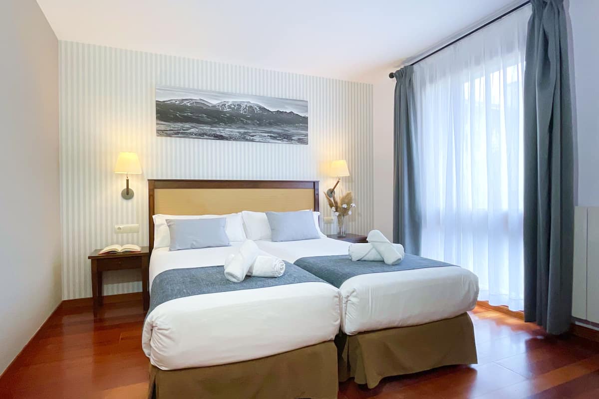 single room | 1 bedroom, in-room safe, desk, blackout curtains