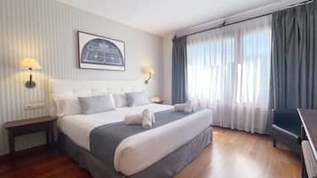 Coffres-forts dans les chambres, bureau, rideaux occultants