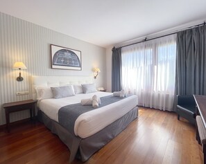 Double room view Valley | In-room safe, desk, blackout curtains, soundproofing