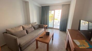 TV, mesa de pingue-pongue