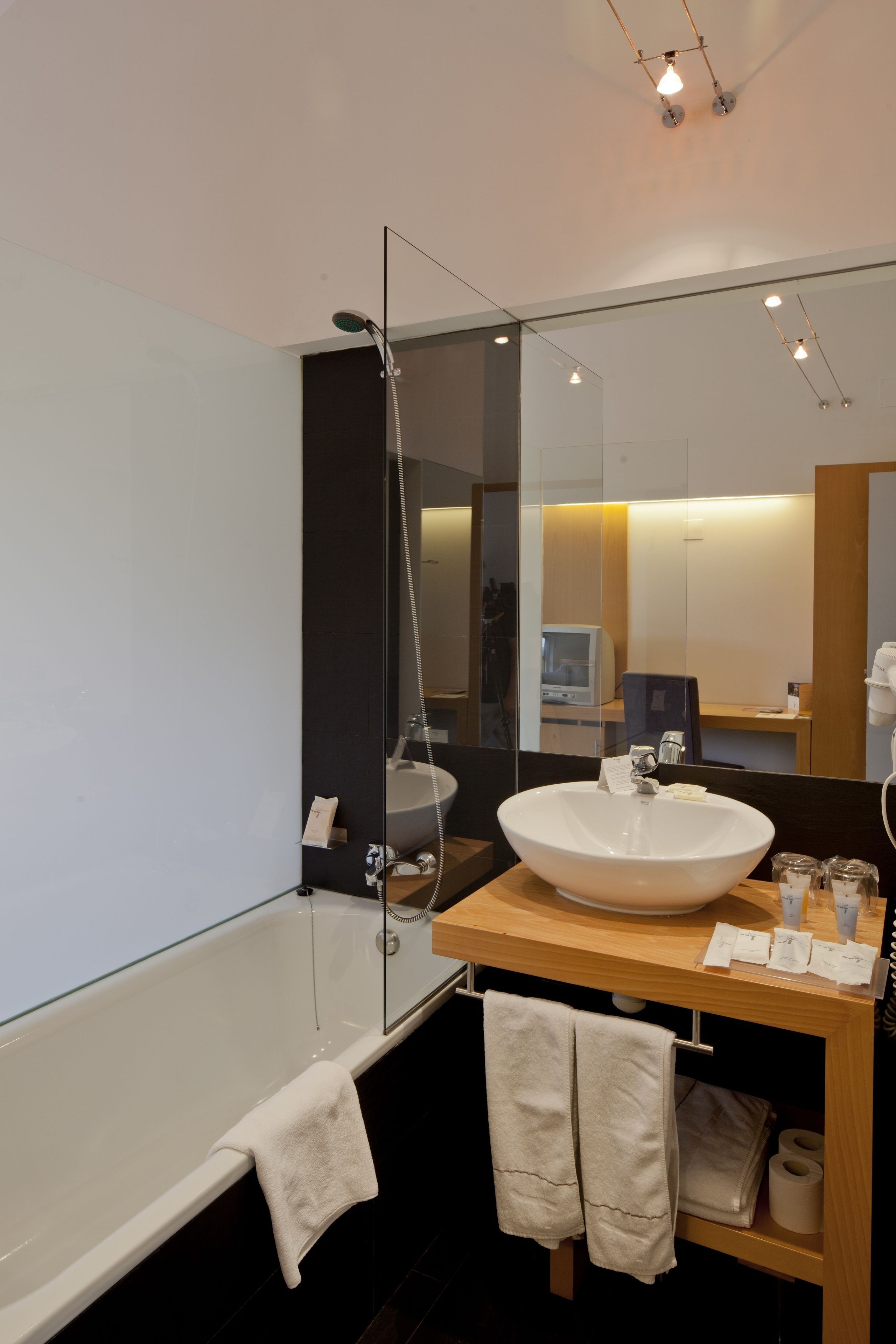 deep-soaking bathtub, free toiletries, hair dryer, towels