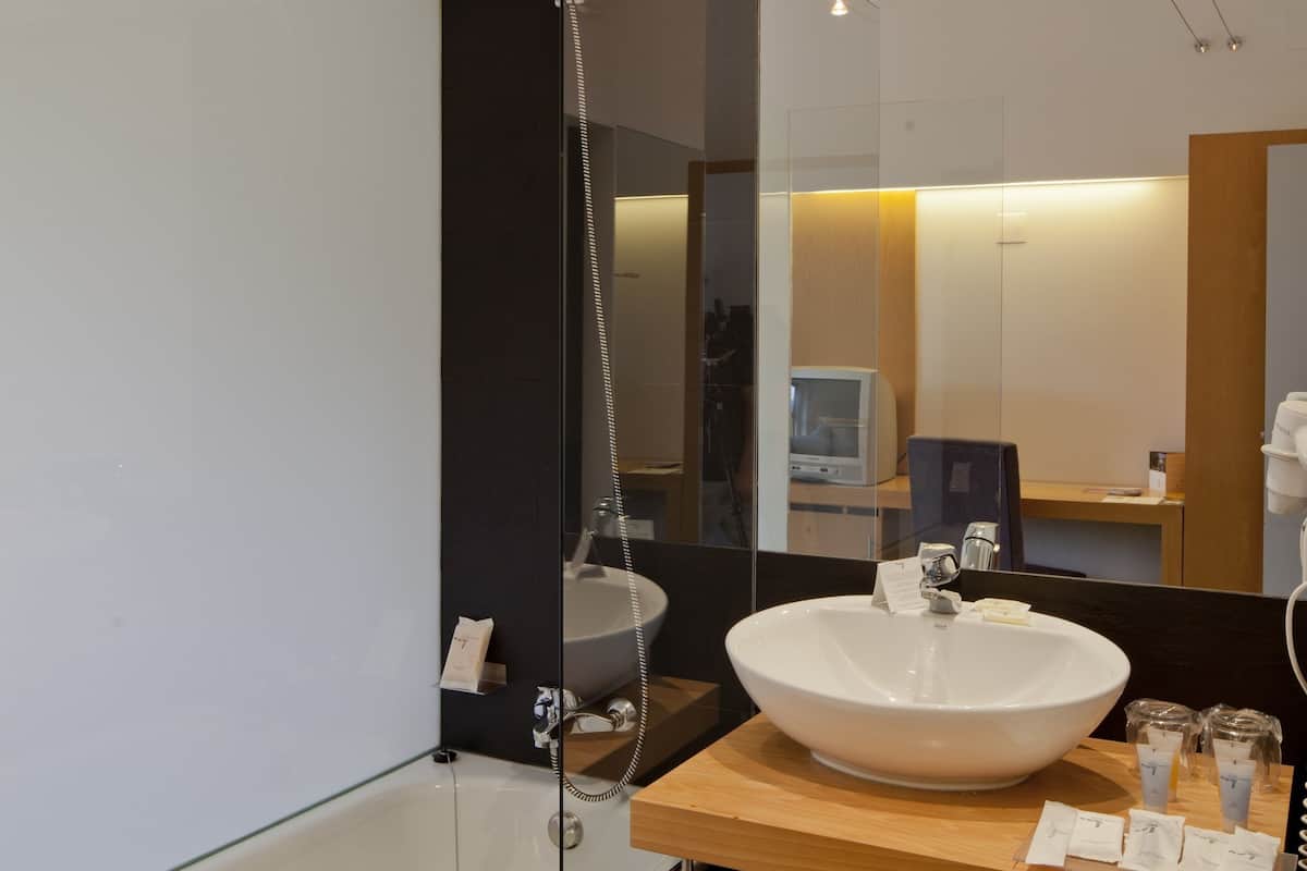 deep-soaking bathtub, free toiletries, hair dryer, towels