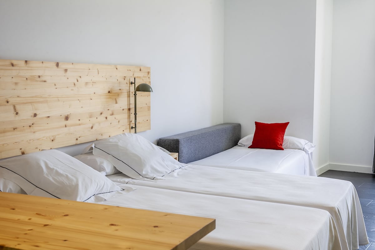 Egyptian cotton sheets, premium bedding, minibar, in-room safe