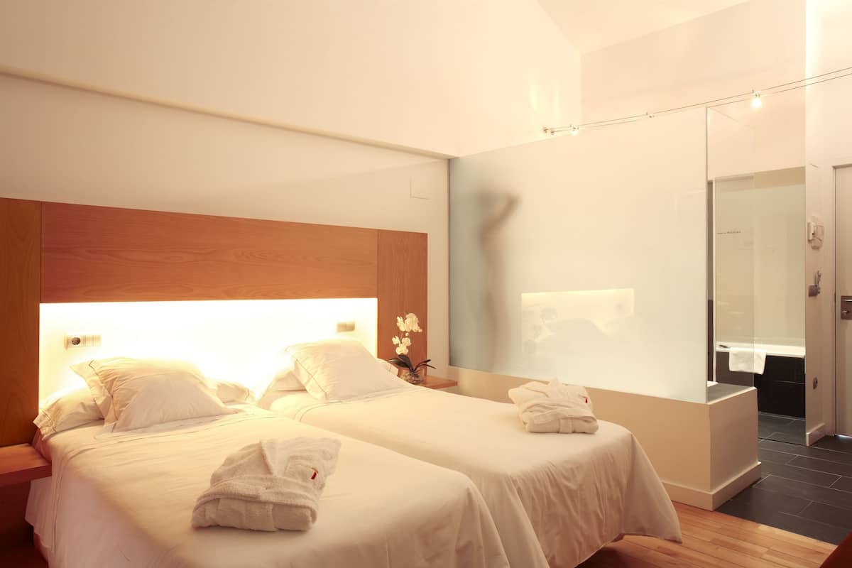 Standardzimmer | Bettwäsche aus ägyptischer Baumwolle, hochwertige Bettwaren, Minibar