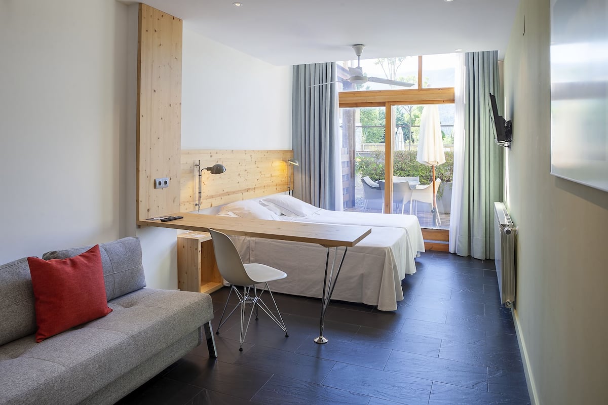 Egyptian cotton sheets, premium bedding, minibar, in-room safe
