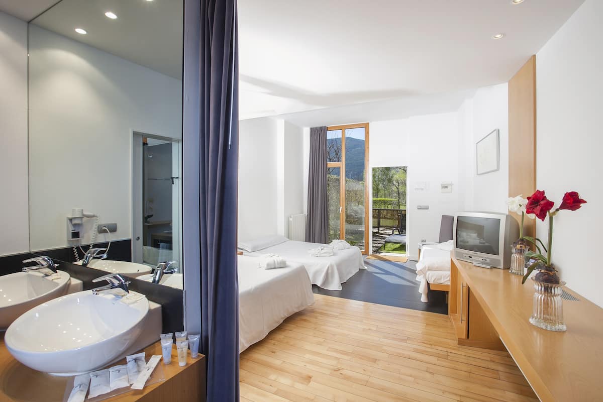 deep-soaking bathtub, free toiletries, hair dryer, towels