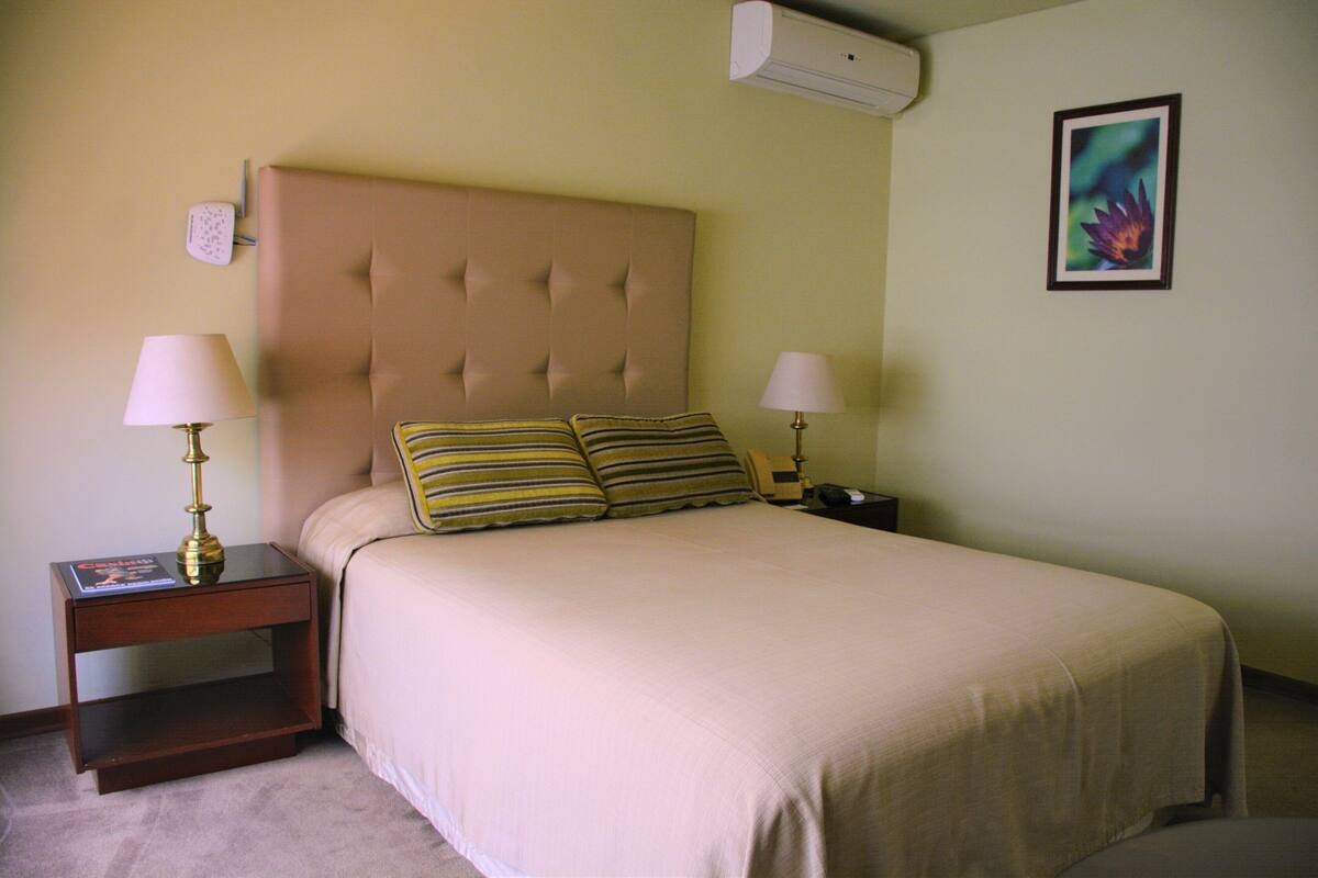 Minibar, in-room safe, desk, iron/ironing board