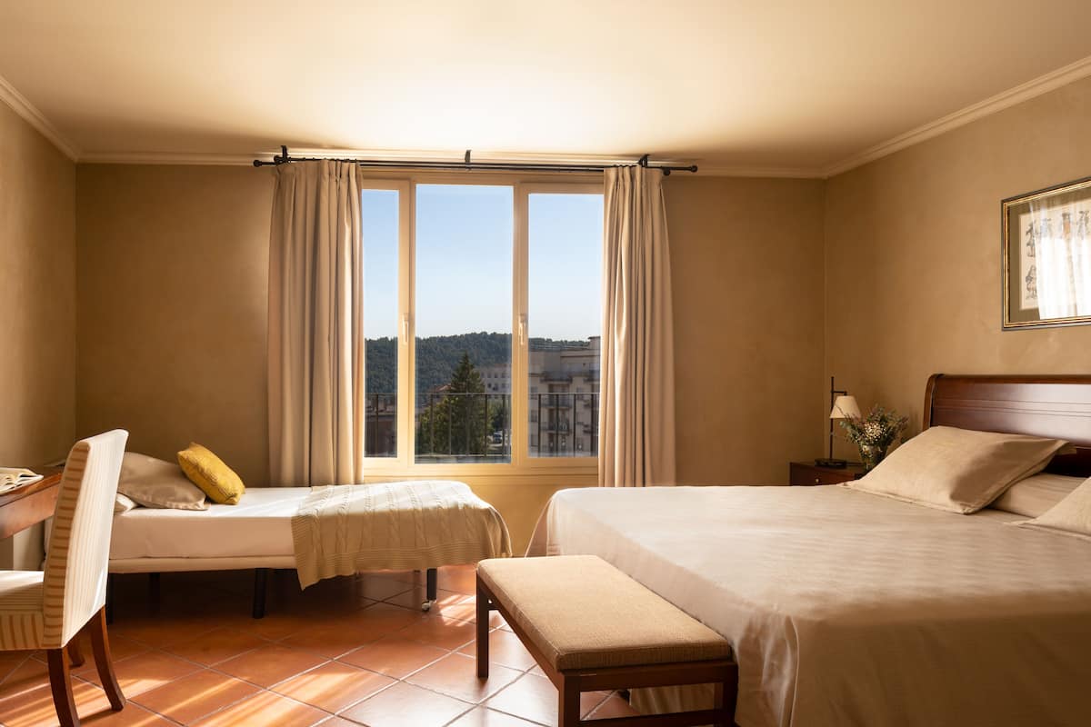 Triple Room | 2 bedrooms, in-room safe, desk, laptop workspace