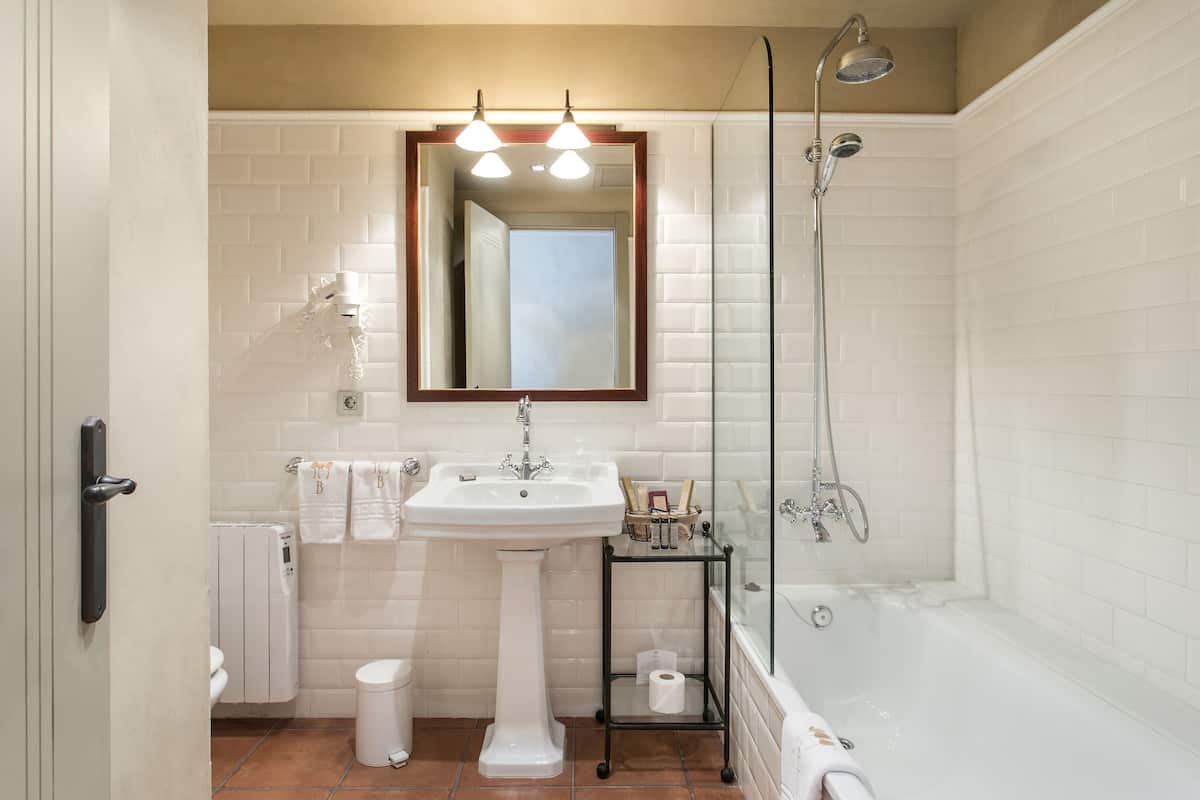 2 bedrooms, in-room safe, desk, laptop workspace