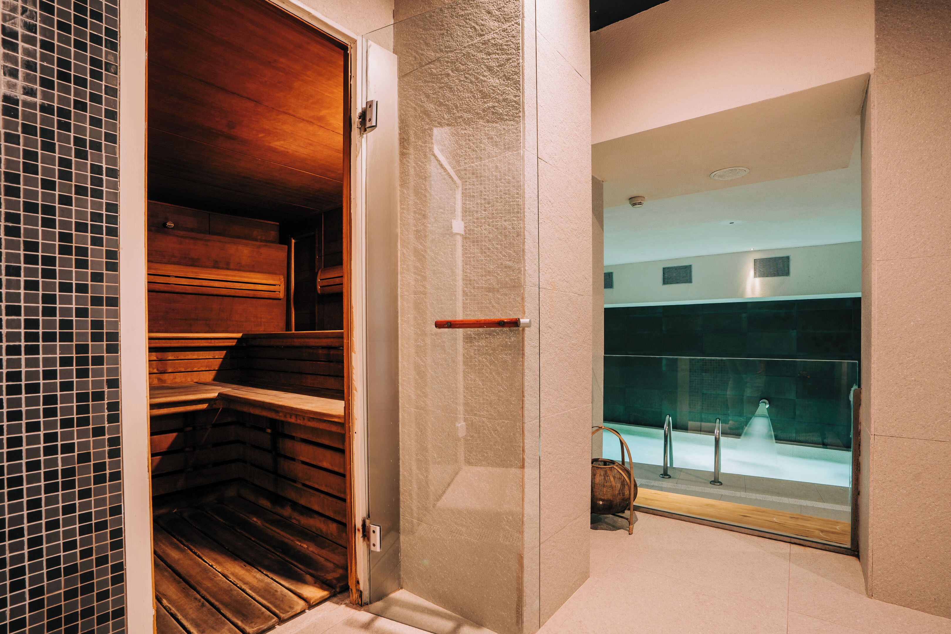 Mandi tangas / hammam, rawatan badan, urutan pranatal, urutan sukan 