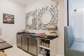 Daily buffet breakfast for a fee - The Porchester Hotel (London)
