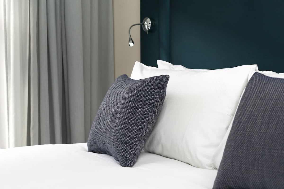 Doppia Deluxe, 1 letto matrimoniale | Una cassaforte in camera, una scrivania, ferro/asse da stiro