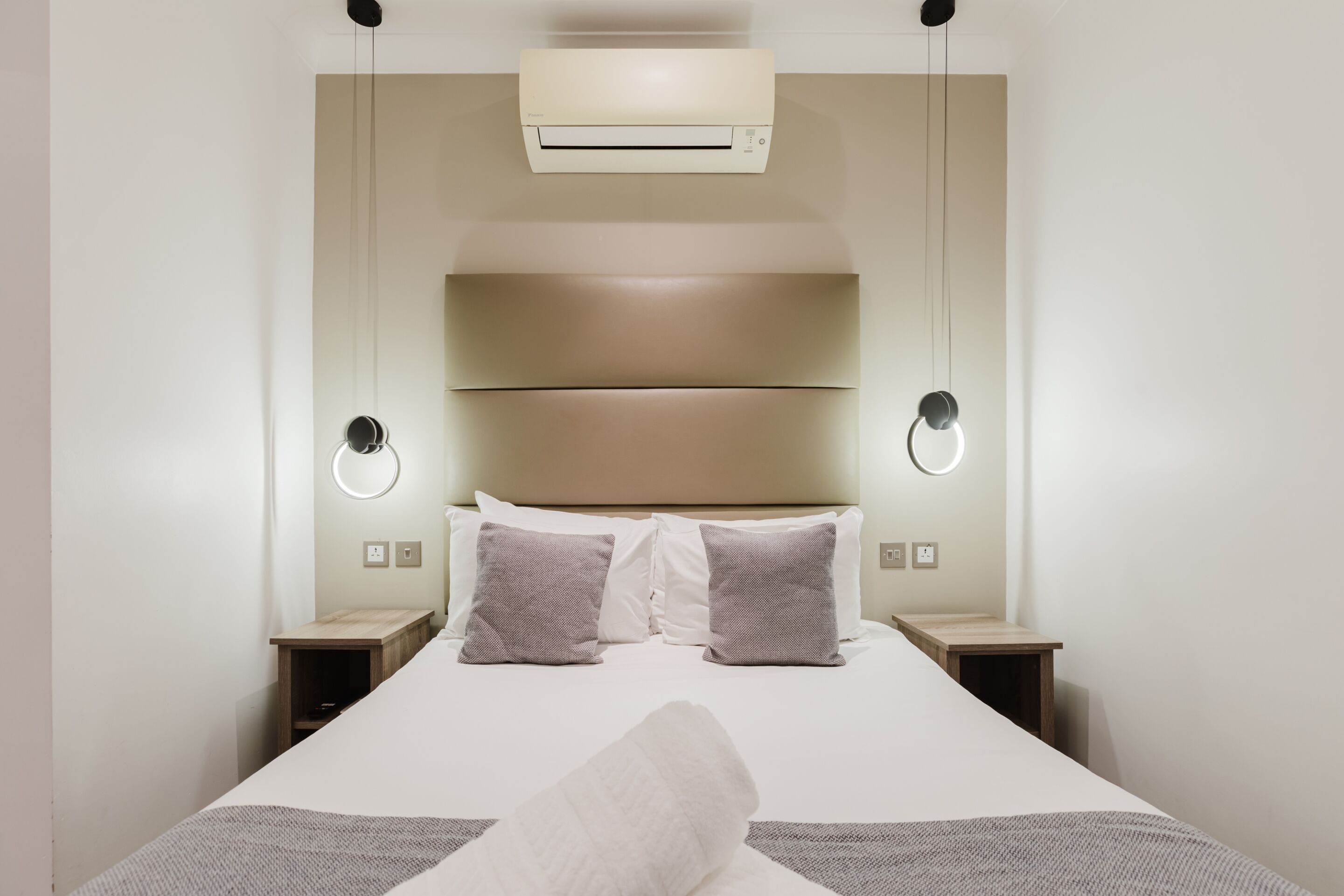 Deluxe Triple Room, Ensuite | In-room safe, desk, iron/ironing board, free WiFi