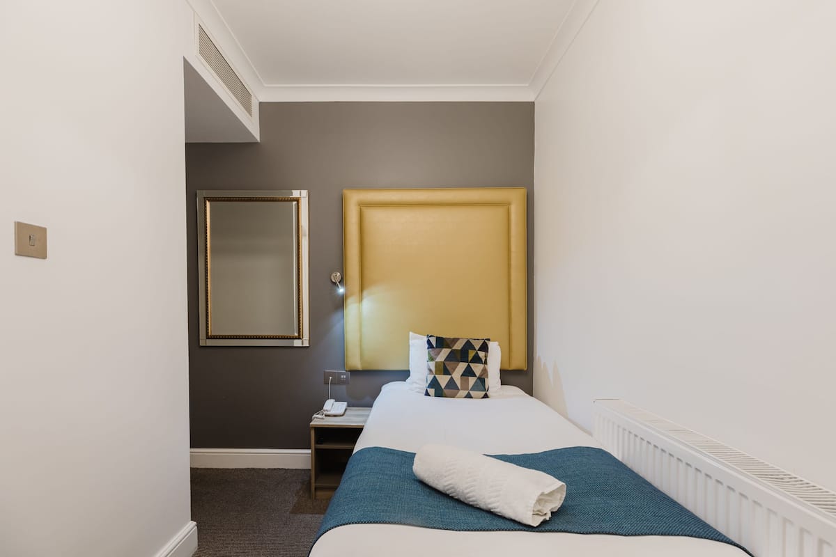 Premium Single Room, Ensuite | In-room safe, desk, iron/ironing board, free WiFi