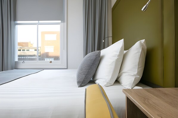 Deluxe Double Room, Ensuite | In-room safe, desk, iron/ironing board, free WiFi