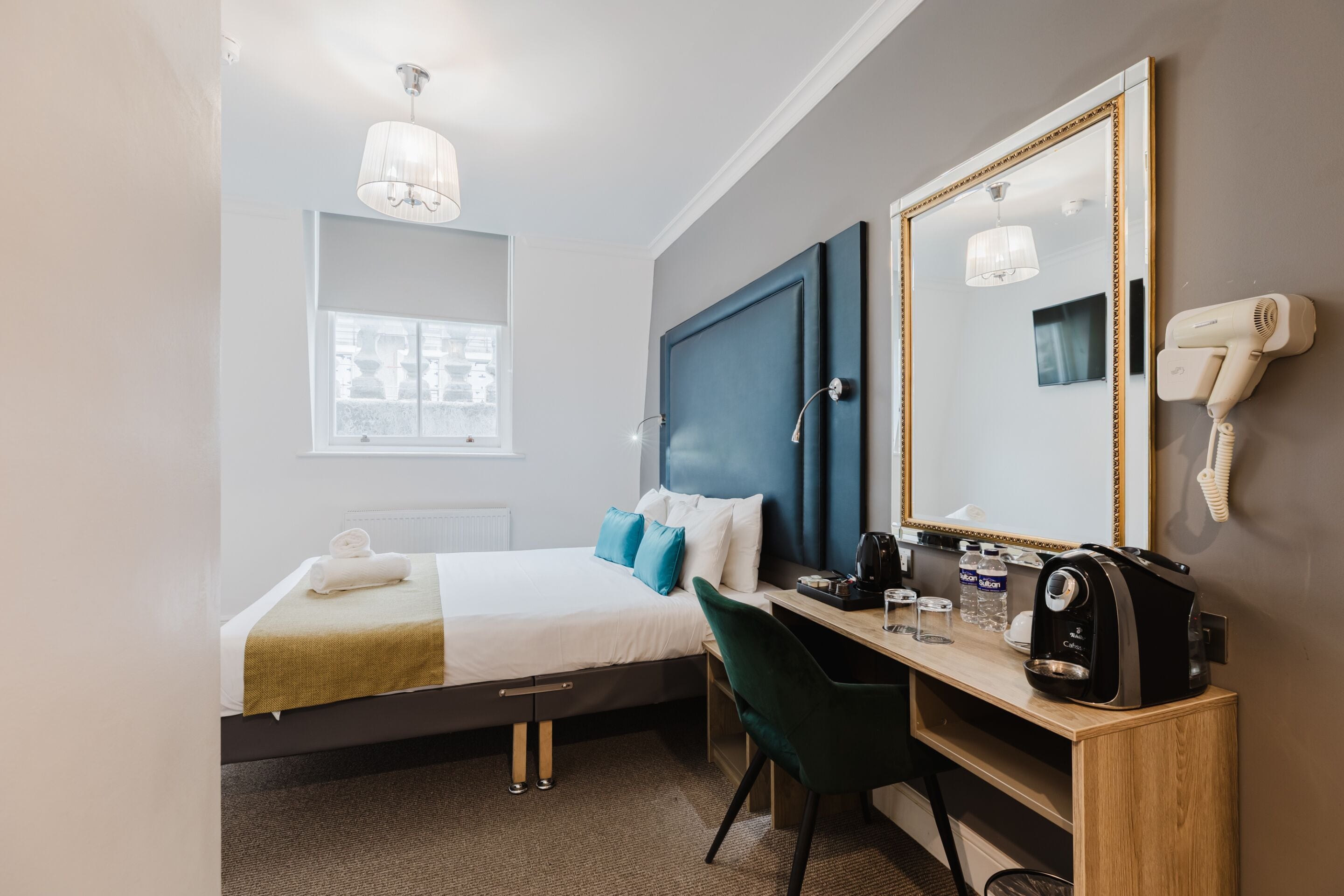 Deluxe Double Room, Ensuite | In-room safe, desk, iron/ironing board, free WiFi