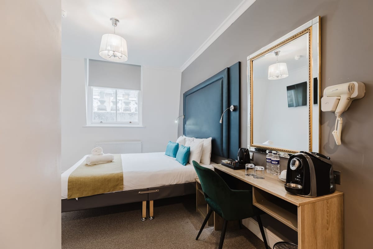 Deluxe Double Room, Ensuite | In-room safe, desk, iron/ironing board, free WiFi