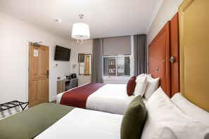 Deluxe Triple Room, Ensuite | In-room safe, desk, iron/ironing board, free WiFi