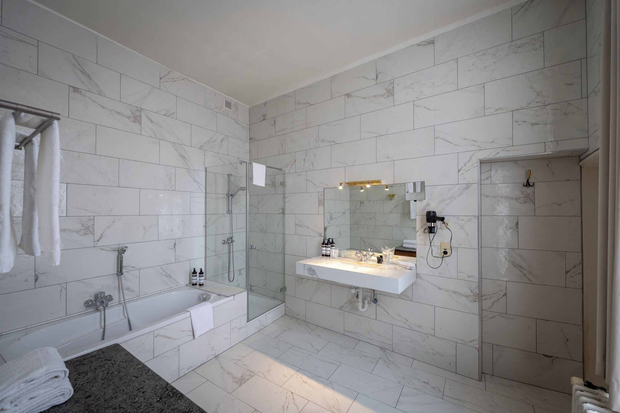 junior suite, 1 bedroom | bathroom | free toiletries, hair dryer, towels, soap