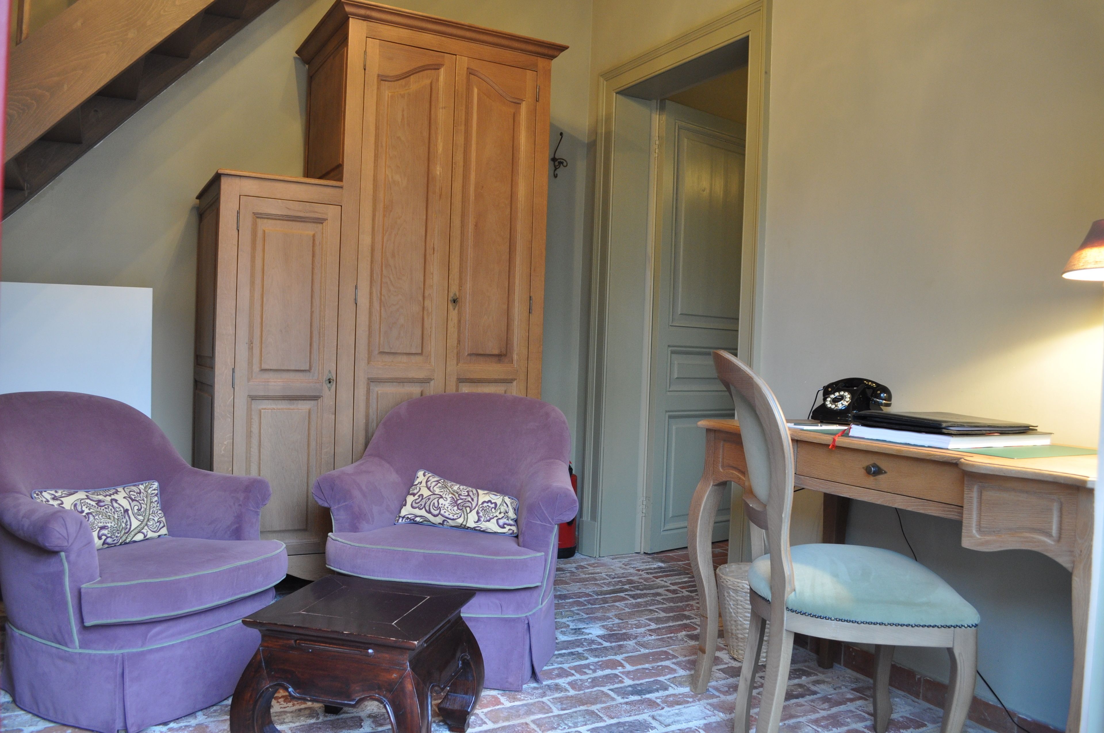 deluxe duplex, 1 bedroom | living area | 32-inch smart tv with satellite channels, tv