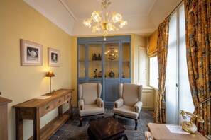 Toetasjesleilighet – deluxe, 1 soverom, kjæledyr tillatt, hageområde | Sengetøy av topp kvalitet, minibar, safe på rommet og skrivebord