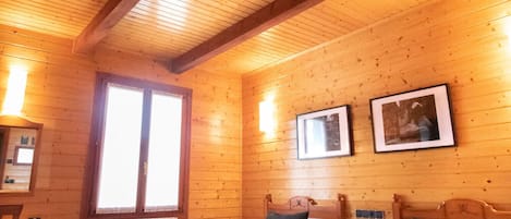 Standard-Zweibettzimmer | Schreibtisch, schallisolierte Zimmer, kostenloses WLAN, Bettwäsche