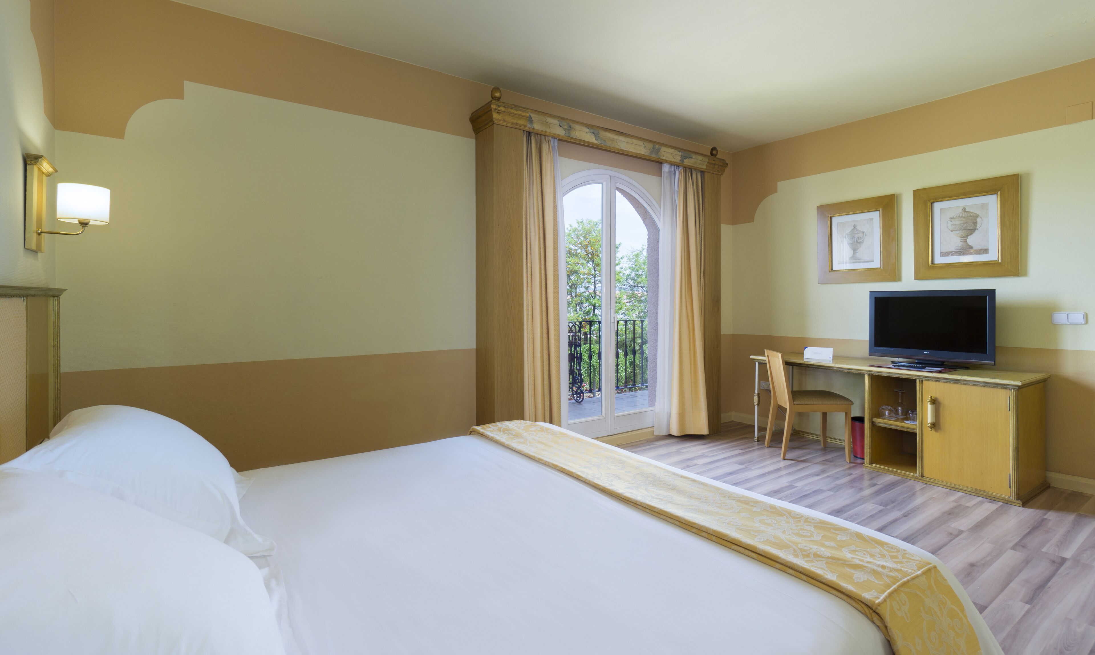 junior suite, 1 queen bed, garden view | 1 bedroom, down duvets, minibar, in-room safe