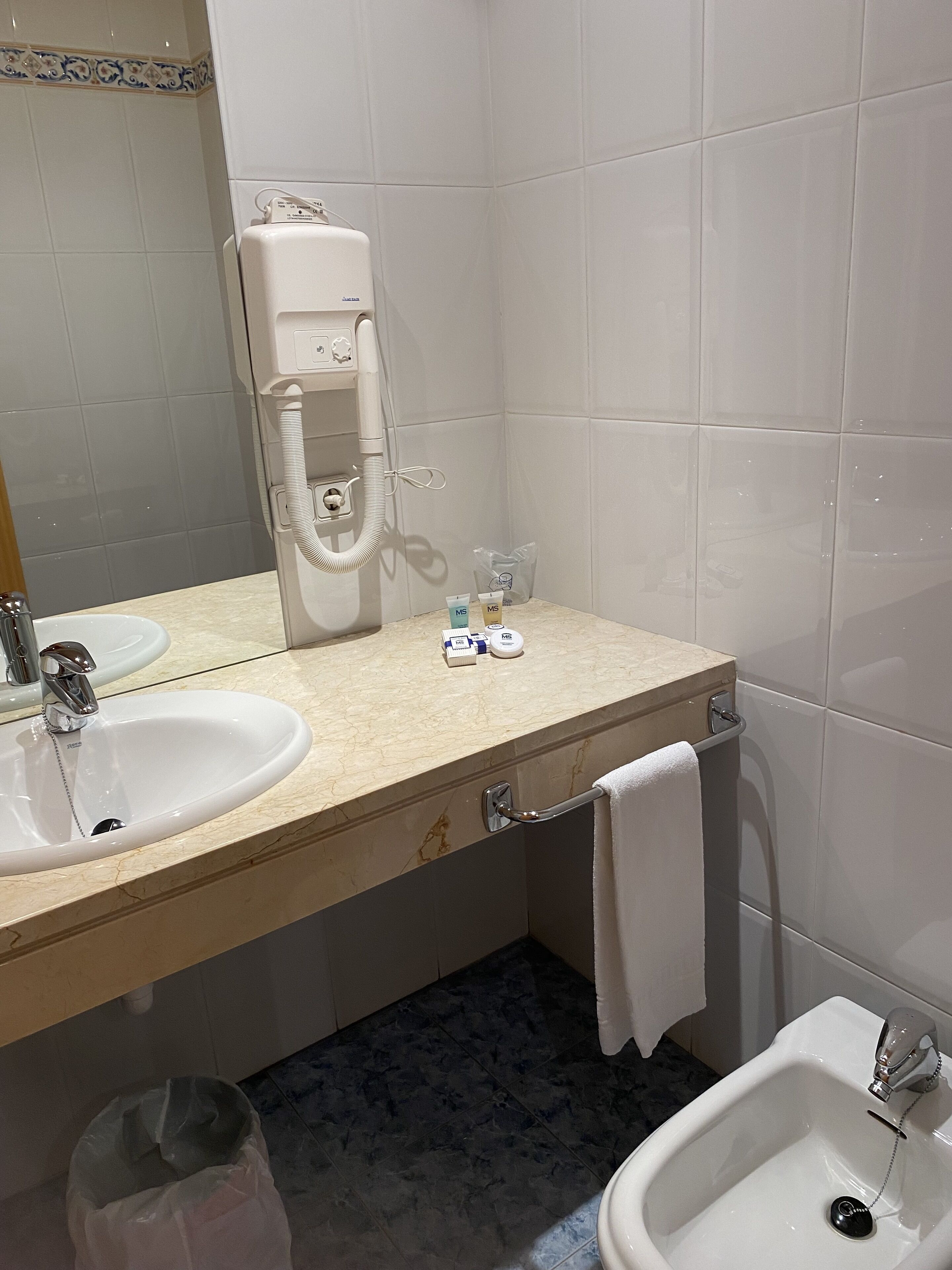 1 bedroom, down duvets, minibar, in-room safe