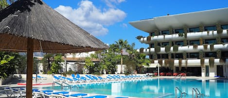 Indoor pool, 3 outdoor pools, pool umbrellas, sun loungers