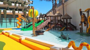 Indoor pool, 3 outdoor pools, pool umbrellas, sun loungers - Hotel Deloix Aqua Center (Benidorm)