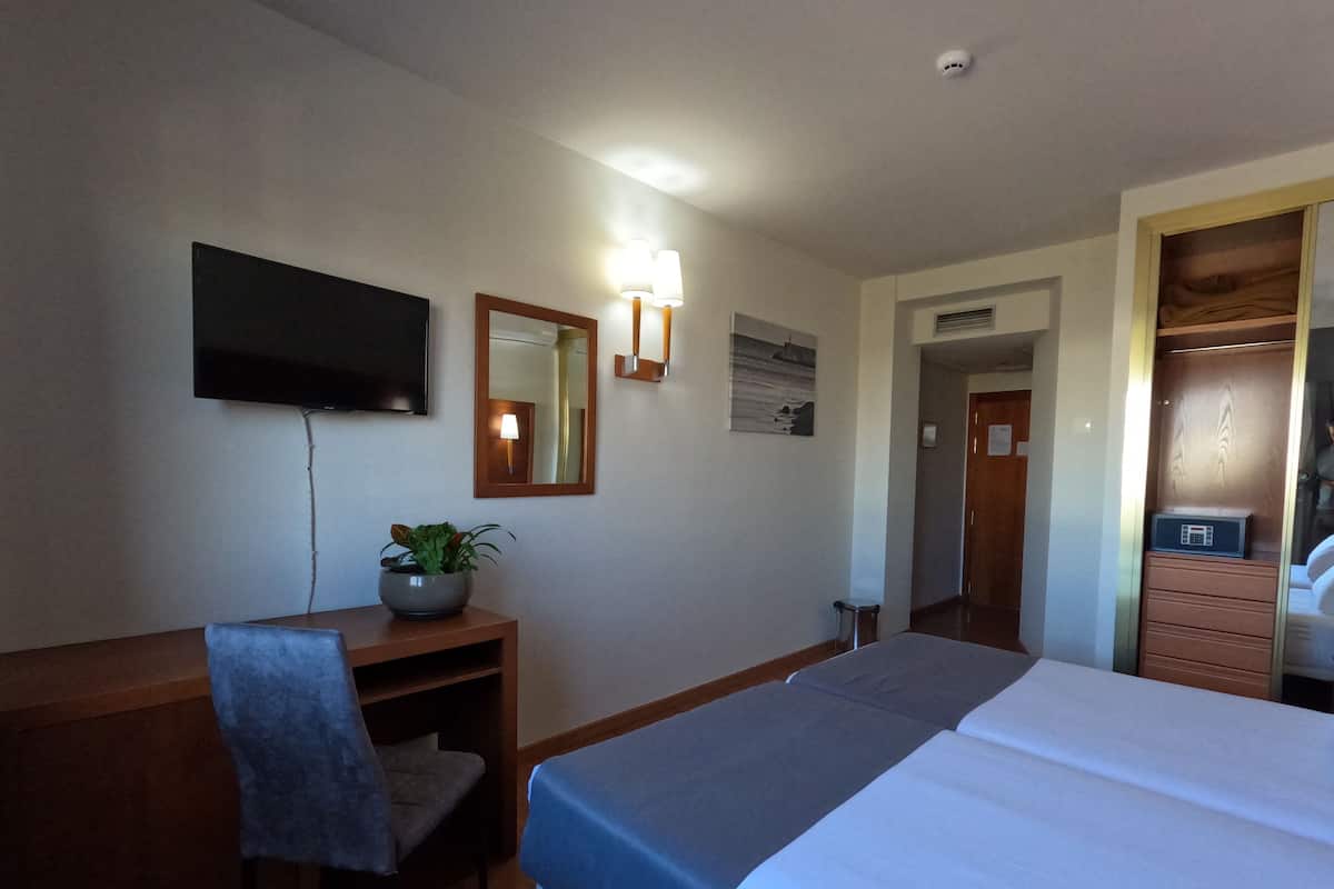 Double Room | Individually furnished, desk, iron/ironing board, free WiFi