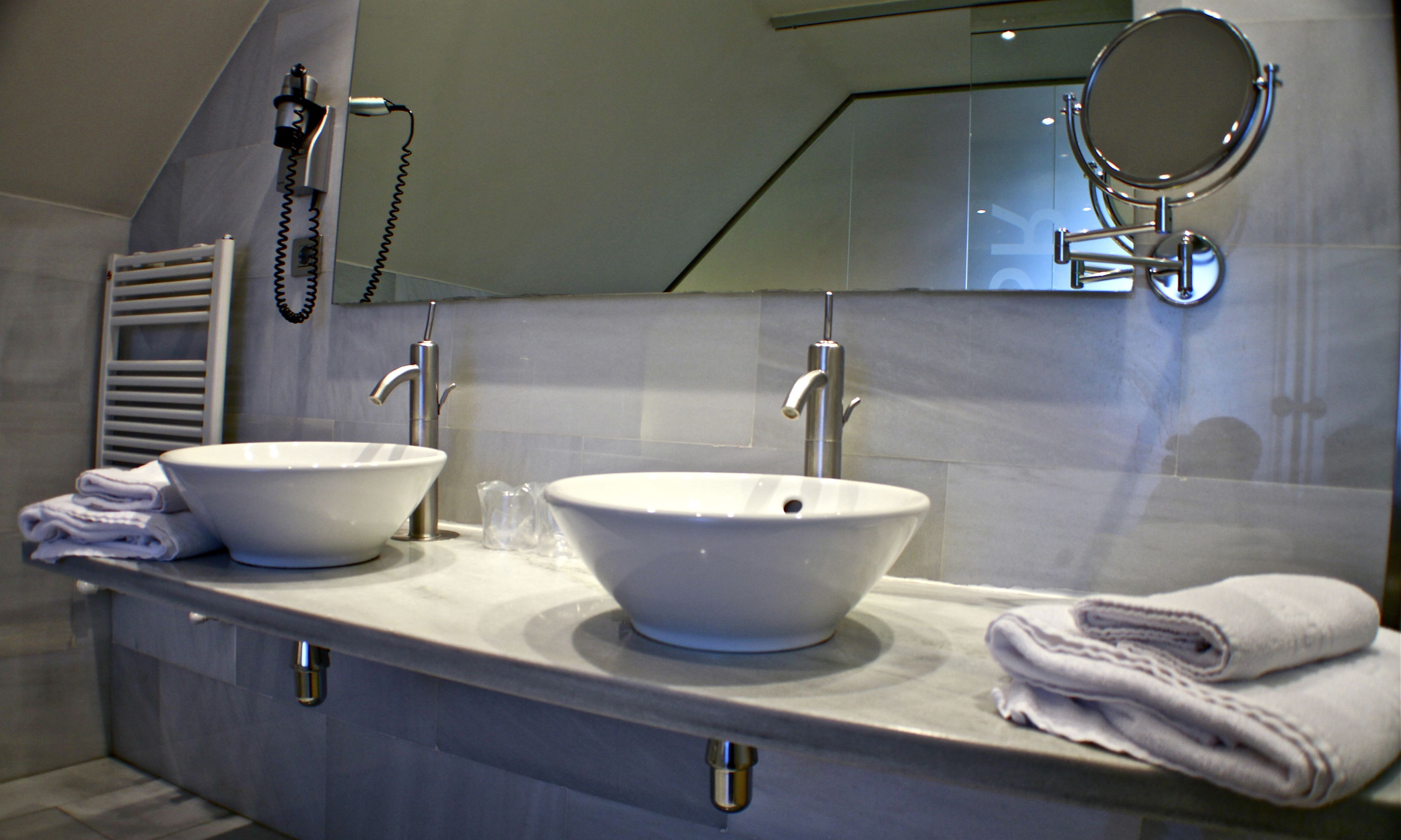 bathtub, free toiletries, hair dryer, slippers