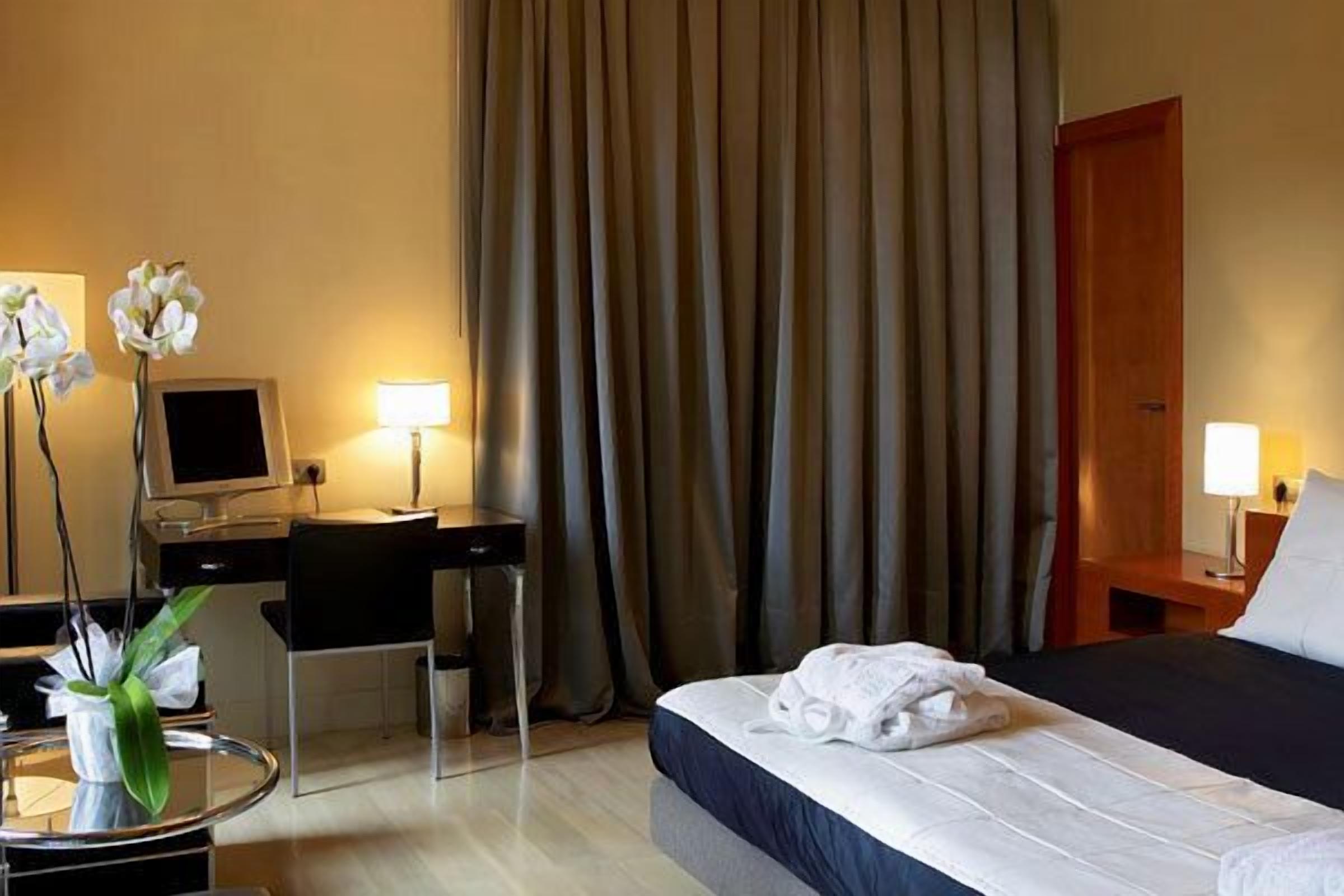 minibar, in-room safe, desk, soundproofing