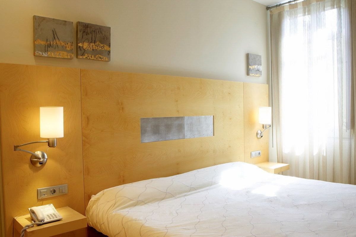 Minibar, két bảo mật tại phòng, bàn, phòng cách âm 