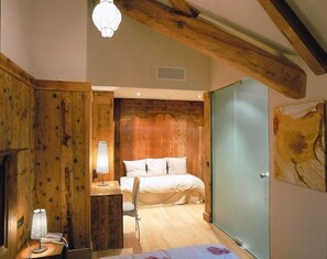 Superior Double Room, 1 Queen Bed | Minibar, in-room safe, desk, soundproofing