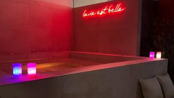 Sauna, hot tub, steam room, body treatments, hot stone massages