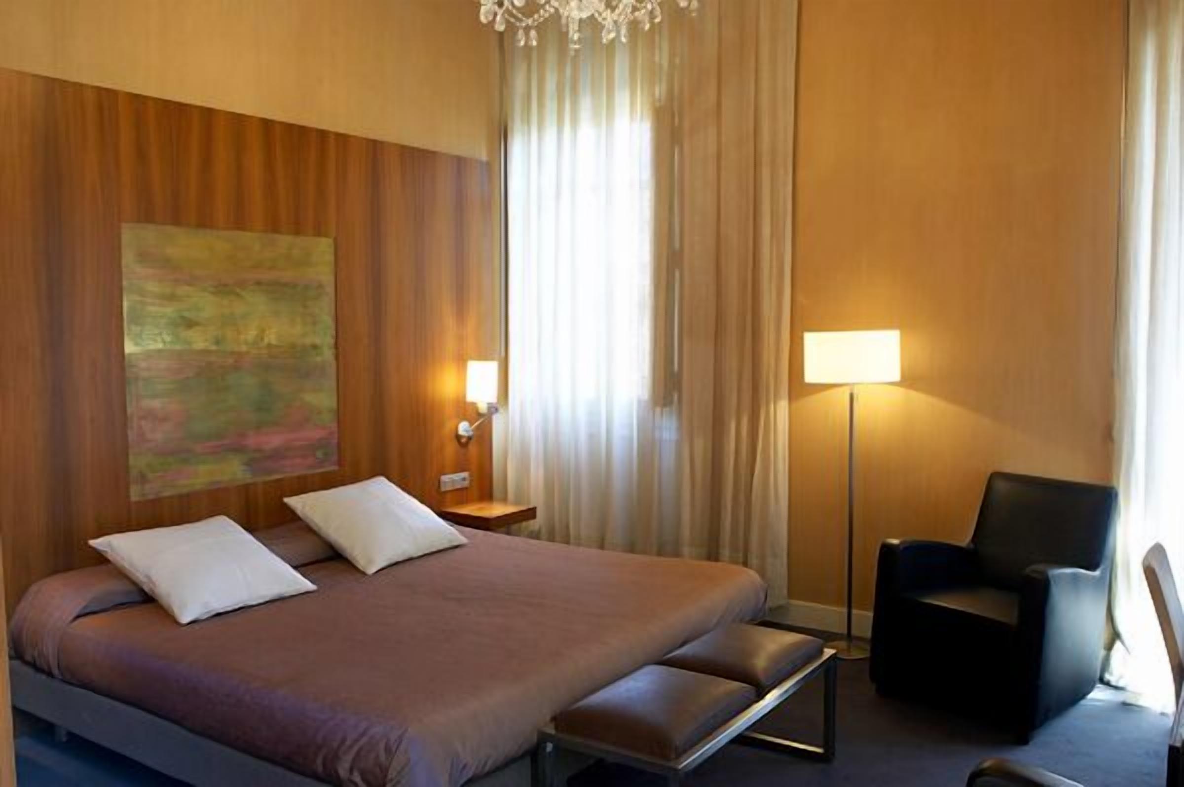 minibar, in-room safe, desk, soundproofing