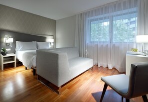 Minibar, caja fuerte, escritorio y sistema de insonorización