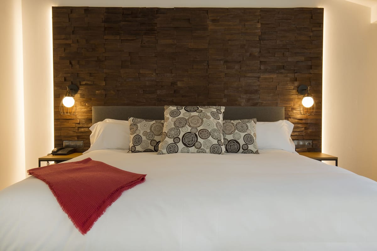 1 bedroom, down duvets, minibar, in-room safe