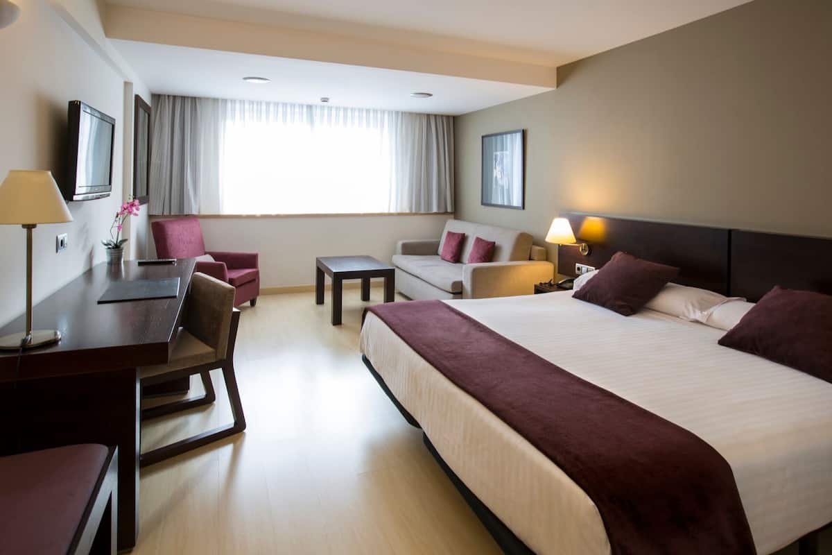 Down comforters, minibar, in-room safe, desk