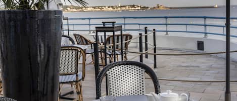 Daily buffet breakfast (EUR 24 per person)
