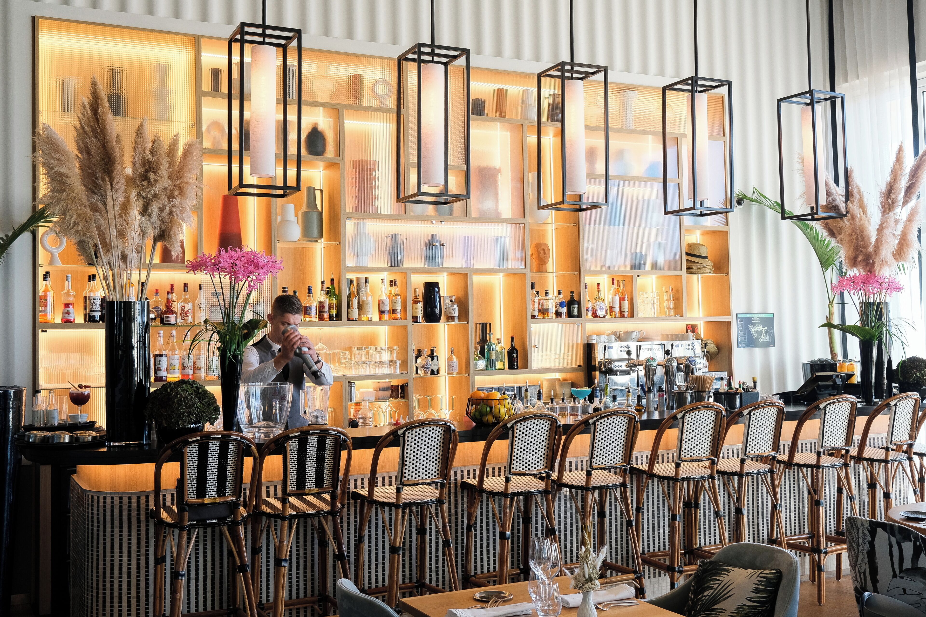 西班牙小酒館、花園景觀、每日營業