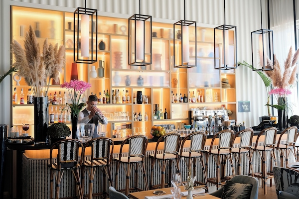 Bar Ă tapas, vue sur le jardin, ouvert tous les jours