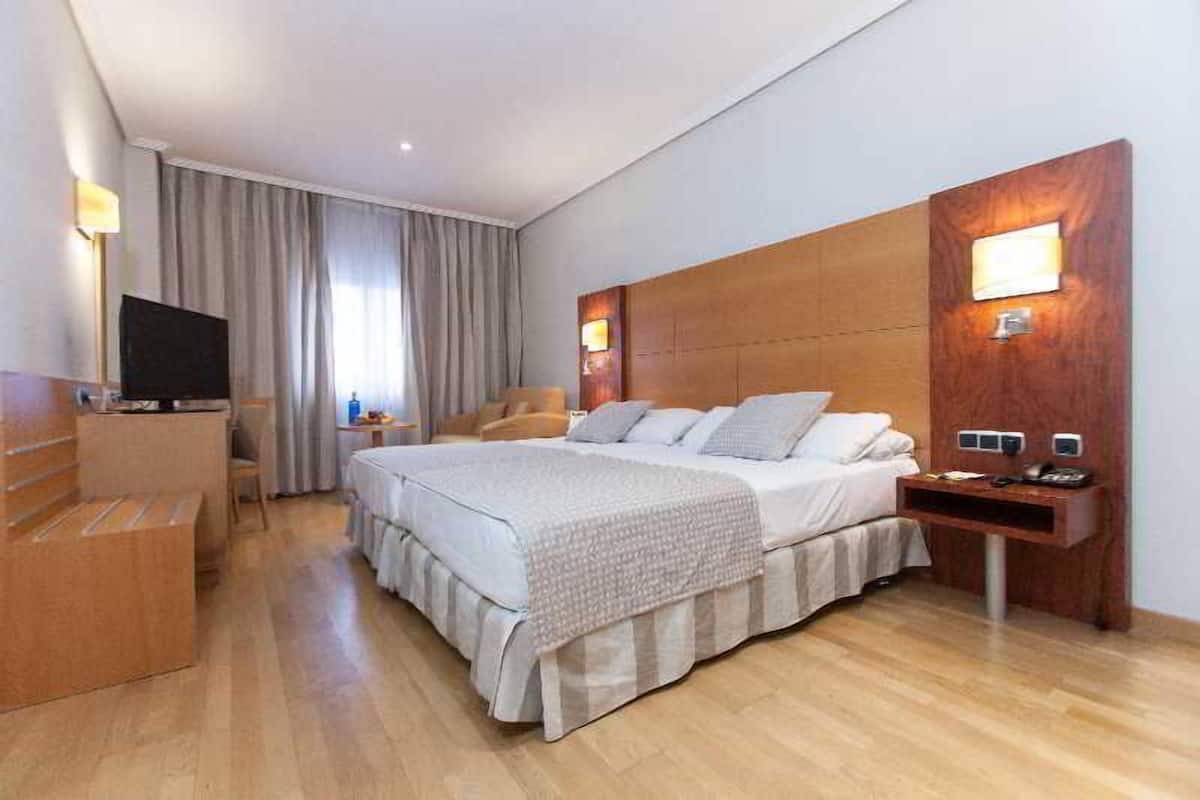 Minibar, in-room safe, desk, soundproofing
