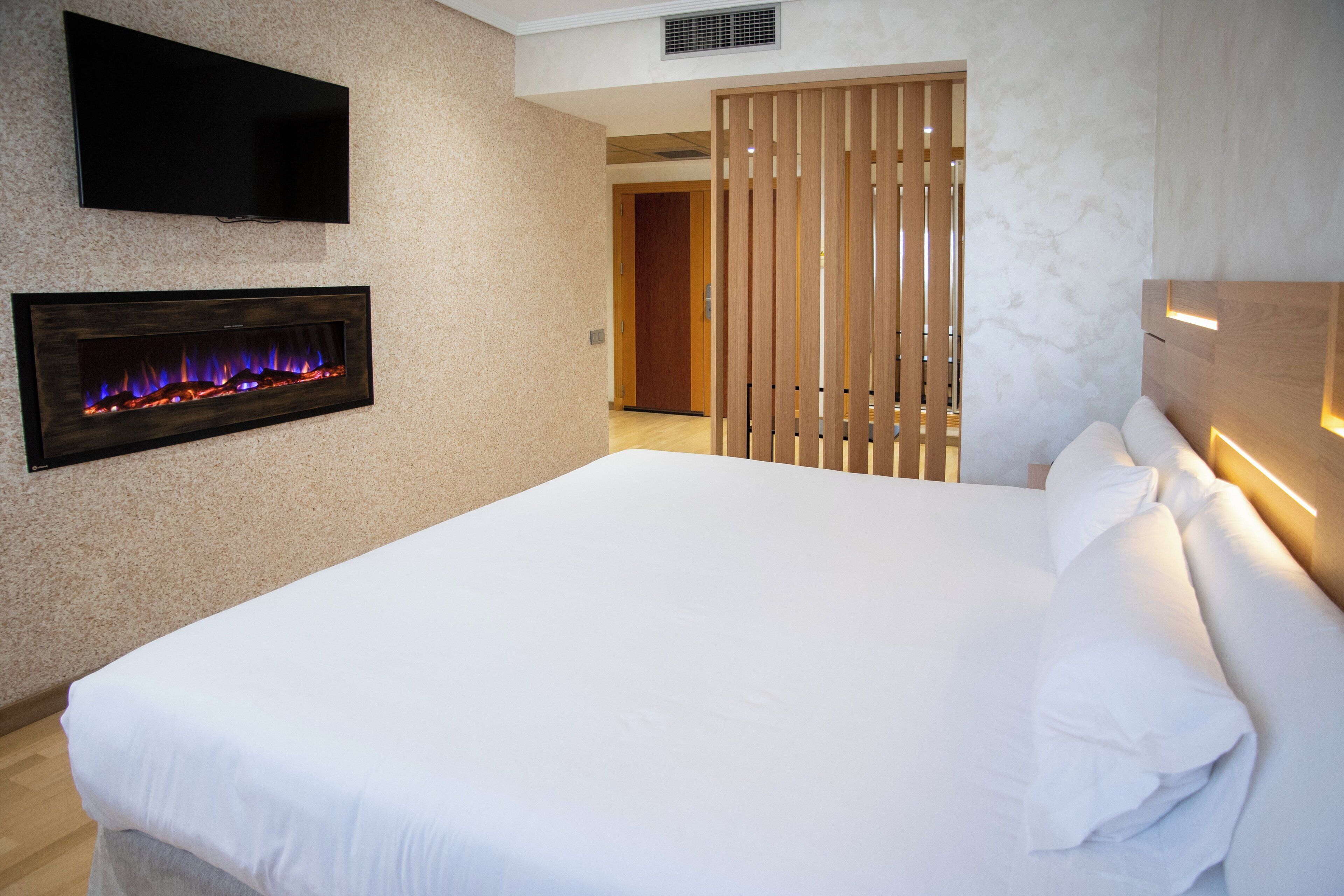 minibar, in-room safe, desk, soundproofing